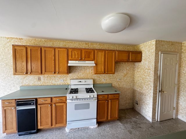 444 Badger Lane, Oswego, IL 60543
