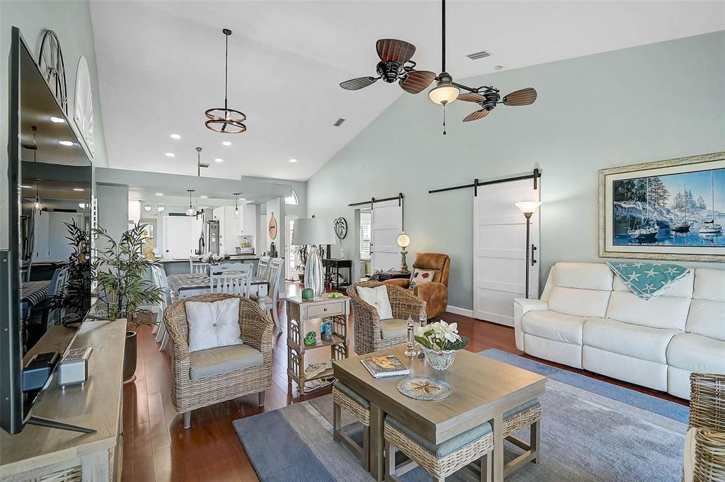 Image 11 of property listing at 4934 CLUBVIEW COURT E, Bradenton, FL 34203