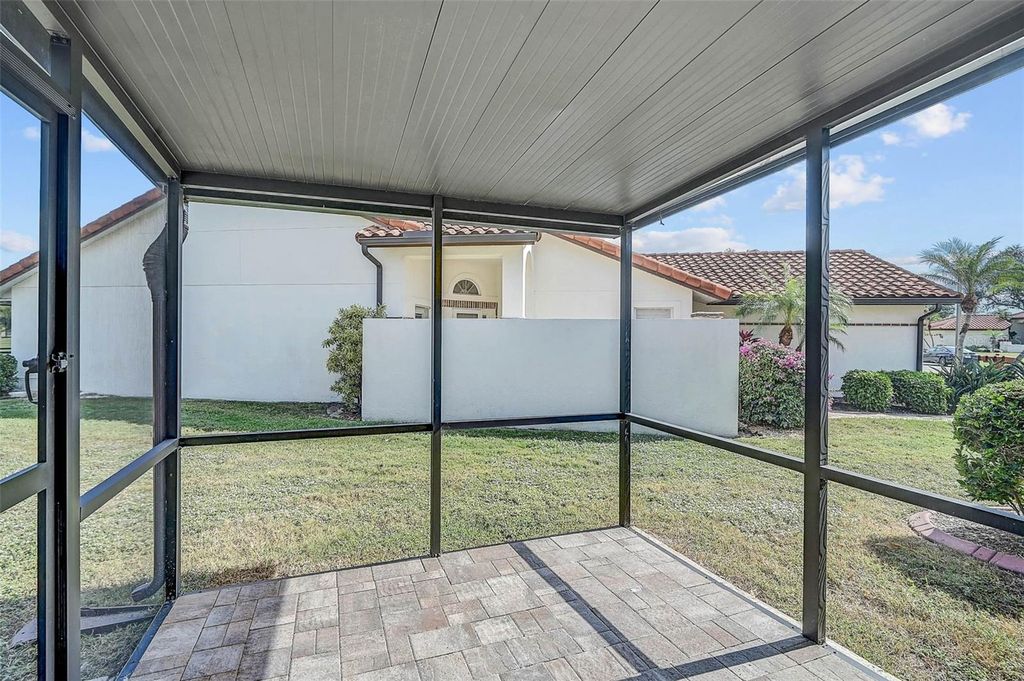 Image 15 of property listing at 4934 CLUBVIEW COURT E, Bradenton, FL 34203