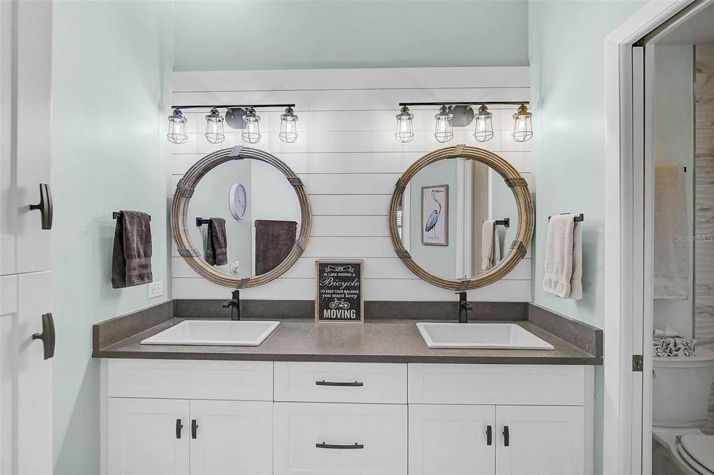 Image 18 of property listing at 4934 CLUBVIEW COURT E, Bradenton, FL 34203