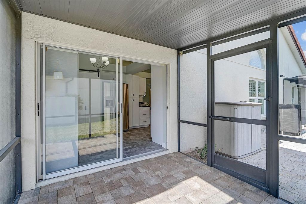 Image 25 of property listing at 4934 CLUBVIEW COURT E, Bradenton, FL 34203