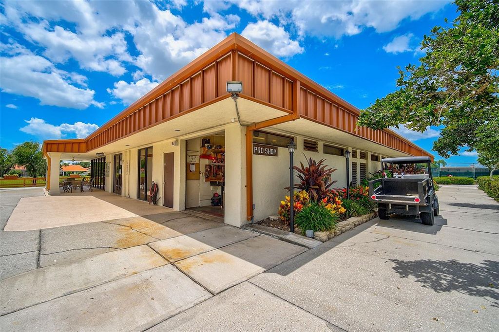 Image 49 of property listing at 4934 CLUBVIEW COURT E, Bradenton, FL 34203