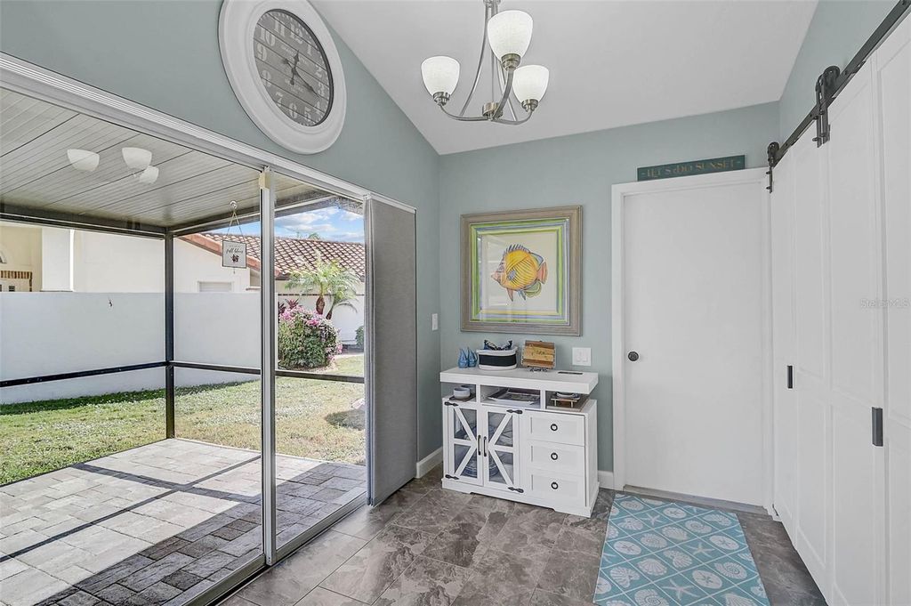 Image 9 of property listing at 4934 CLUBVIEW COURT E, Bradenton, FL 34203