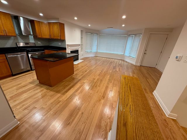 5747 N Sheridan Road E, Chicago, IL 60660