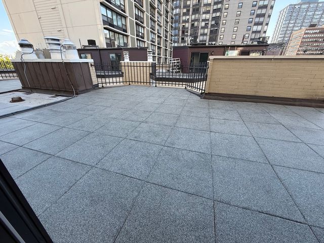 5747 N Sheridan Road E, Chicago, IL 60660