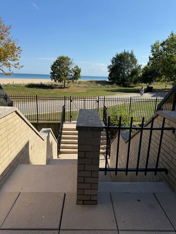 5747 N Sheridan Road E, Chicago, IL 60660