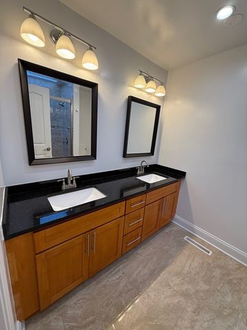 5747 N Sheridan Road E, Chicago, IL 60660