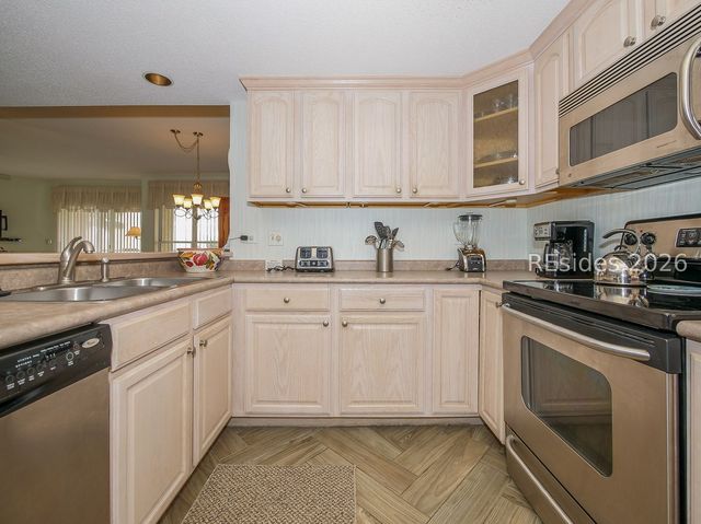 77 Ocean Ln Apt 113, Hilton Head Island, SC 29928