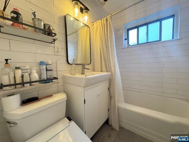 500 Linwood Drive 2G, Fort Lee, NJ 07024