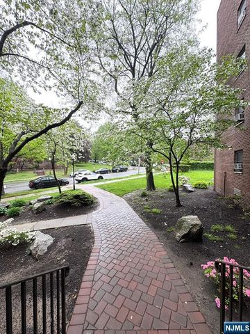 500 Linwood Drive 2G, Fort Lee, NJ 07024