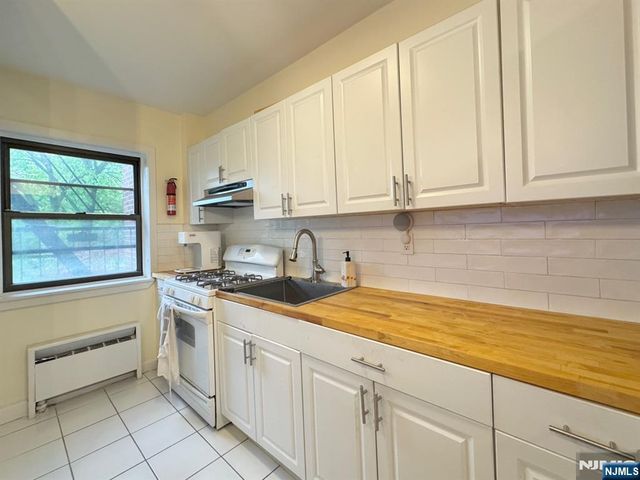500 Linwood Drive 2G, Fort Lee, NJ 07024