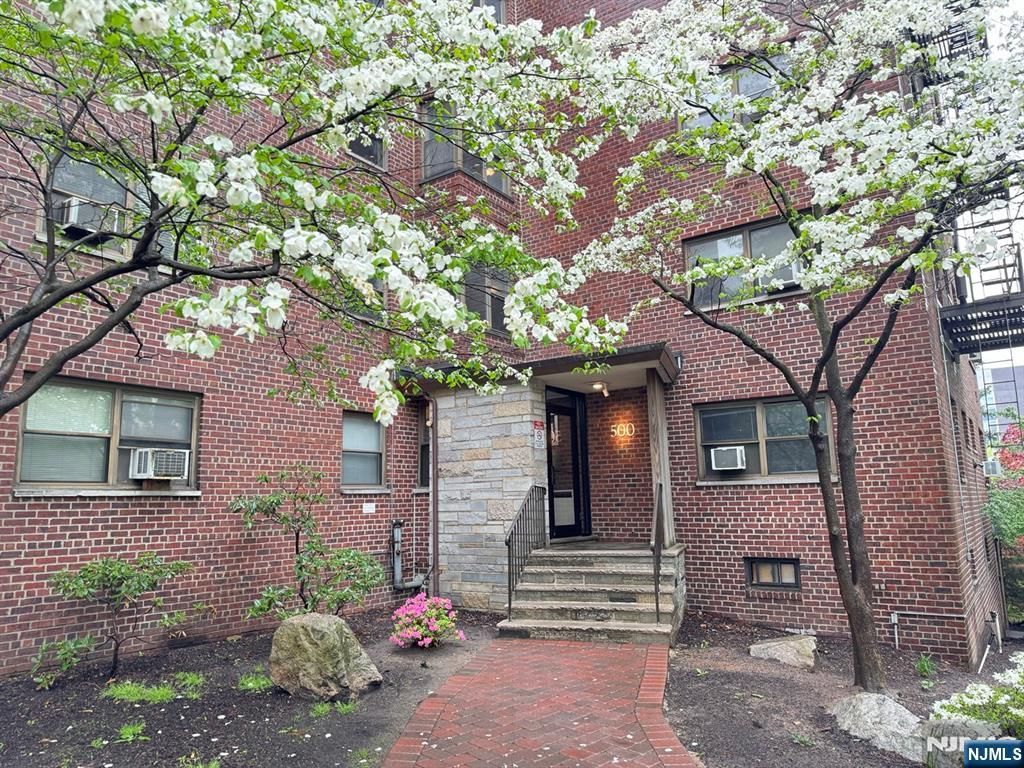 500 Linwood Drive 2G, Fort Lee, NJ 07024