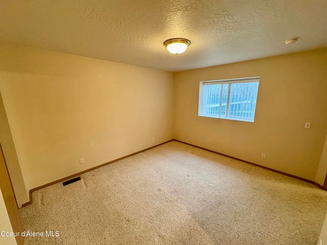 941 W WOODLAWN DR, Hayden, ID 83835