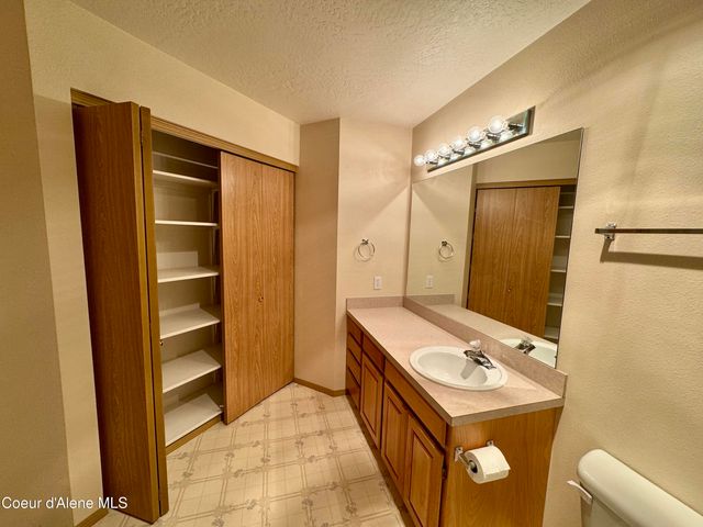 941 W WOODLAWN DR, Hayden, ID 83835