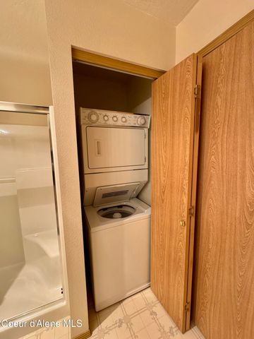 941 W WOODLAWN DR, Hayden, ID 83835