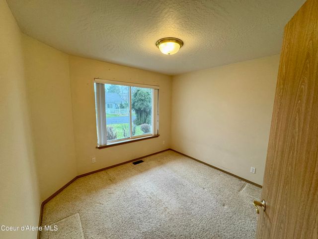 941 W WOODLAWN DR, Hayden, ID 83835