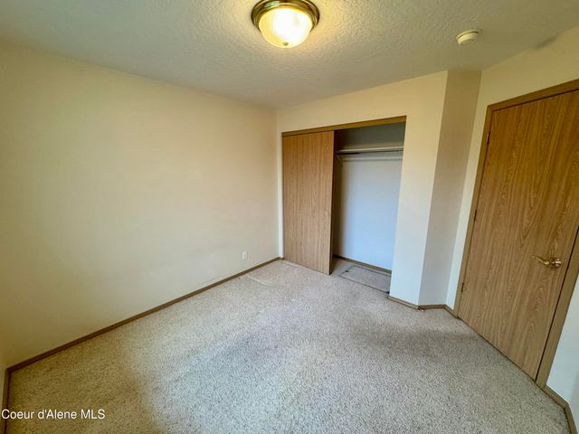 941 W WOODLAWN DR, Hayden, ID 83835