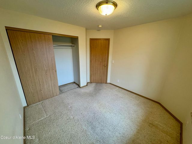 941 W WOODLAWN DR, Hayden, ID 83835