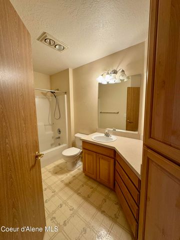 941 W WOODLAWN DR, Hayden, ID 83835