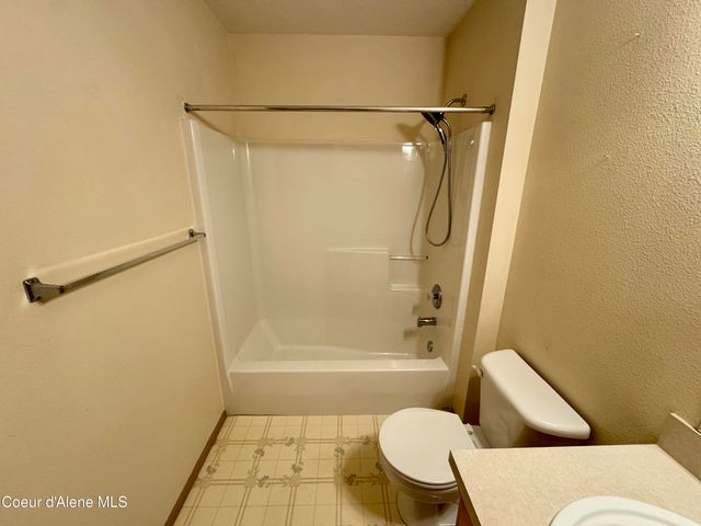 941 W WOODLAWN DR, Hayden, ID 83835