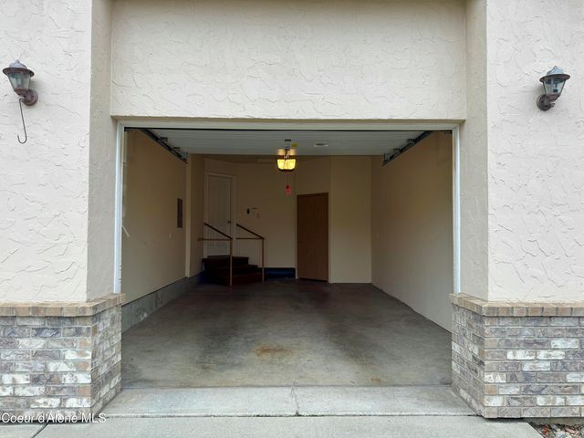 941 W WOODLAWN DR, Hayden, ID 83835