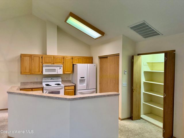 941 W WOODLAWN DR, Hayden, ID 83835