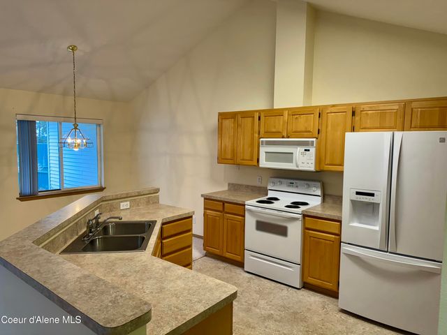 941 W WOODLAWN DR, Hayden, ID 83835