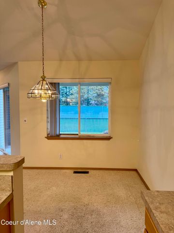 941 W WOODLAWN DR, Hayden, ID 83835