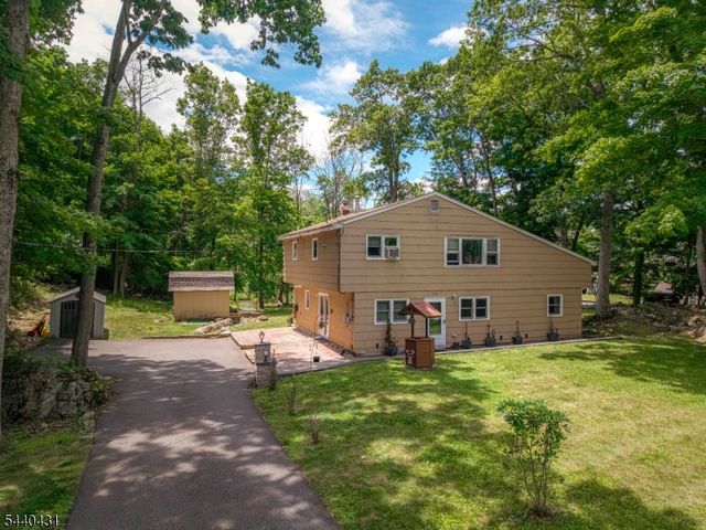 115 Leland Trl, Hopatcong Boro, NJ 07843
