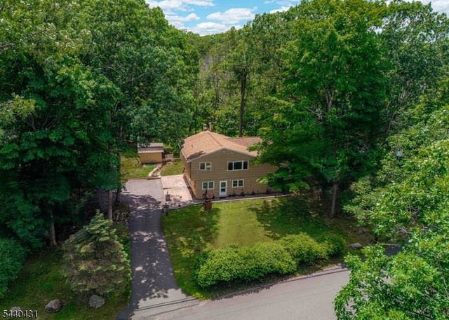 115 Leland Trl, Hopatcong Boro, NJ 07843