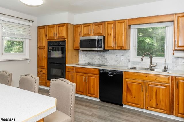 115 Leland Trl, Hopatcong Boro, NJ 07843