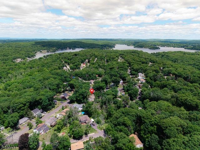 115 Leland Trl, Hopatcong Boro, NJ 07843