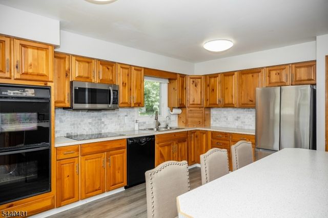 115 Leland Trl, Hopatcong Boro, NJ 07843