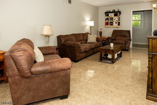 115 Leland Trl, Hopatcong Boro, NJ 07843