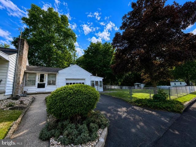 39 ASHLEY AVE, Ewing, NJ 08618