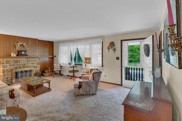 39 ASHLEY AVE, Ewing, NJ 08618