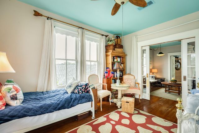 3727 Avenue R, Galveston, TX 77550