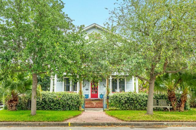 3727 Avenue R, Galveston, TX 77550
