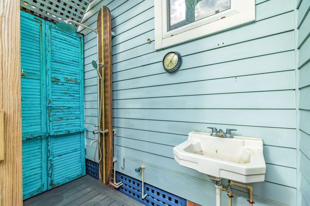 3727 Avenue R, Galveston, TX 77550