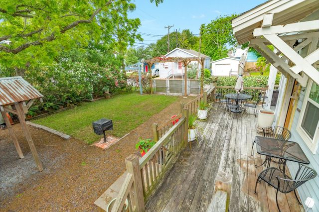3727 Avenue R, Galveston, TX 77550