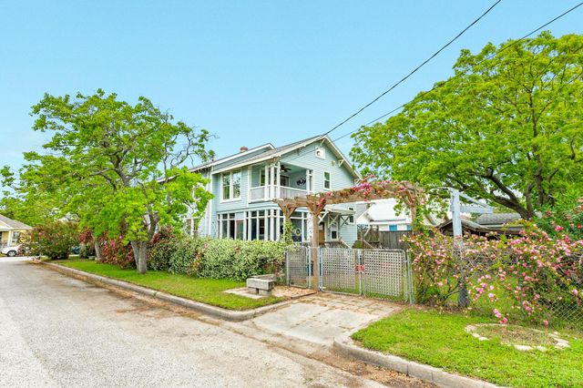 3727 Avenue R, Galveston, TX 77550