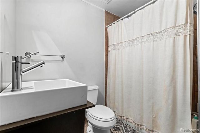 6533 E Jefferson Avenue 214W, Detroit, MI 48207