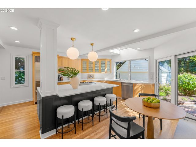 3328 Se CRYSTAL SPRINGS Blvd, Portland, OR 97202