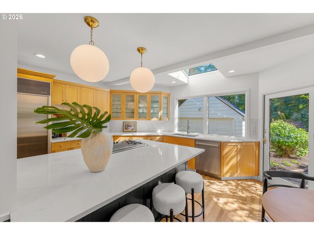 3328 Se CRYSTAL SPRINGS Blvd, Portland, OR 97202