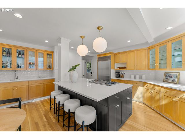 3328 Se CRYSTAL SPRINGS Blvd, Portland, OR 97202