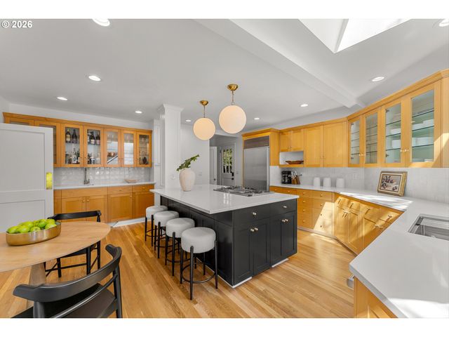 3328 Se CRYSTAL SPRINGS Blvd, Portland, OR 97202