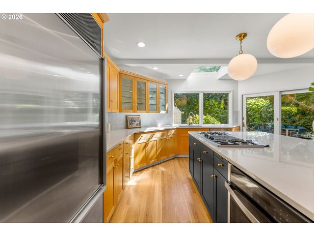 3328 Se CRYSTAL SPRINGS Blvd, Portland, OR 97202