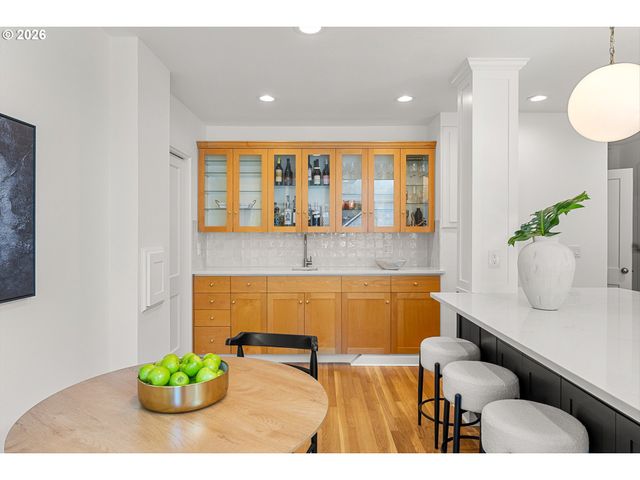 3328 Se CRYSTAL SPRINGS Blvd, Portland, OR 97202