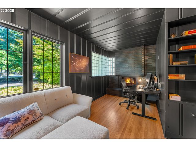 3328 Se CRYSTAL SPRINGS Blvd, Portland, OR 97202