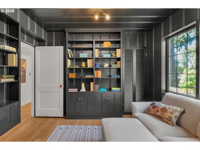 3328 Se CRYSTAL SPRINGS Blvd, Portland, OR 97202
